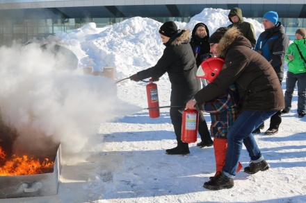 Условный пожар и силовое многоборье: спасатели устроили для нижегородцев спортивный праздник
