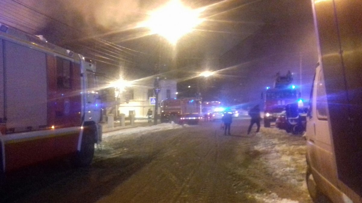 Три человека пострадали во время пожара в доме в центре Нижнего Новгорода - фото 1
