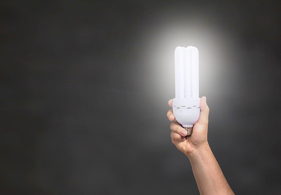 Чем отличаются светодиодные лампы от энергосберегающих? - фото 2