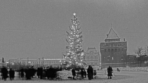 Елка на площади Минина / Русский музей фотографии От XIX века до советских времен: как раньше отмечали Новый год в Нижнем Новгороде — фото - фото 30