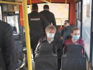 Нижегородцы стали чаще носить маски в автобусах