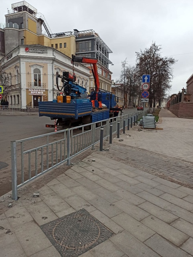 Забор на месте бывшего пешеходного перехода появился в центре Нижнего Новгорода - фото 1