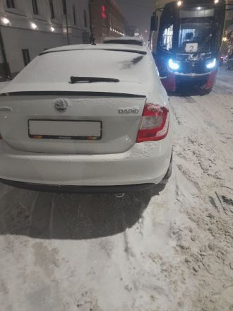 Нижегородцам пригрозили штрафами за парковку на трамвайных путях - фото 2