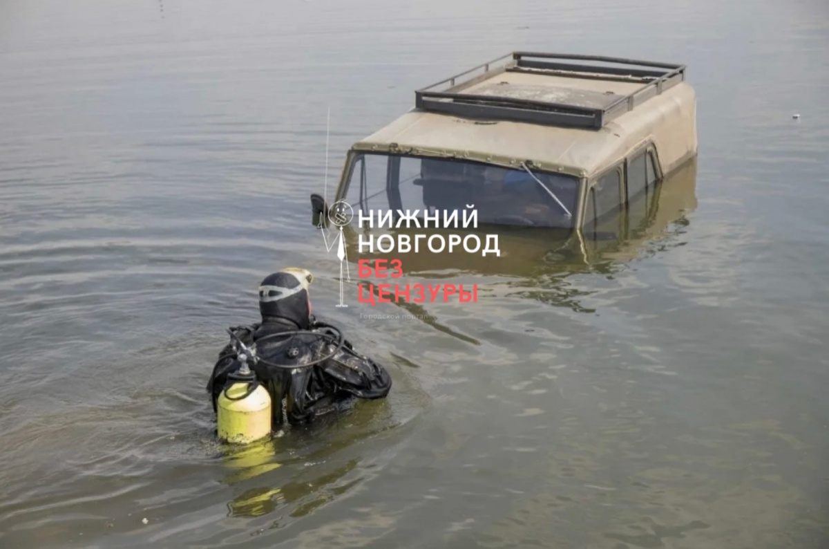 Автомобиль ушел на дно реки в Вачском районе: два человека погибли