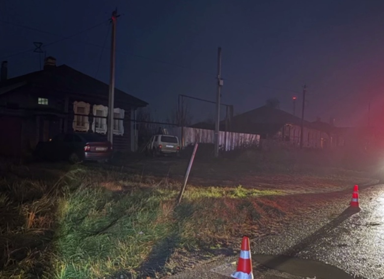 Пьяный водитель протаранил забор частного дома в Нижегородской области - фото 1