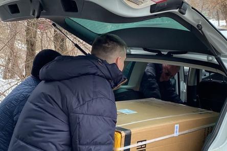 Дзержинские коммунисты передали гуманитарную помощь беженцам из ДНР и ЛНР