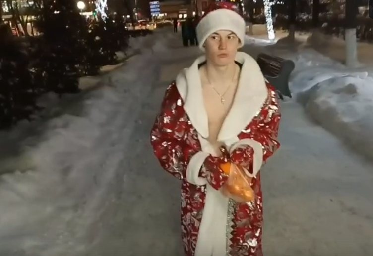 Полуголый Дед Мороз бегал по Дзержинску - фото 1