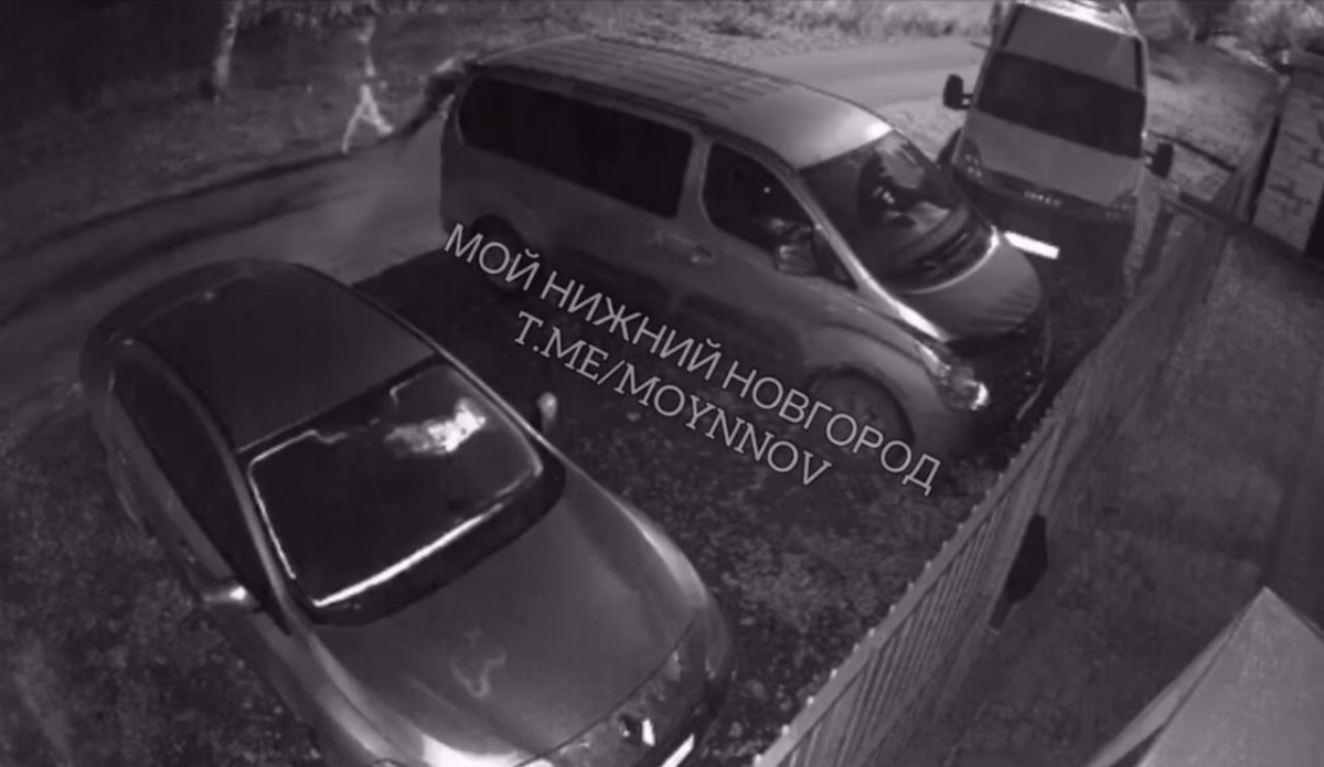 Подростки закидали петардами автомобили в Нижнем Новгороде