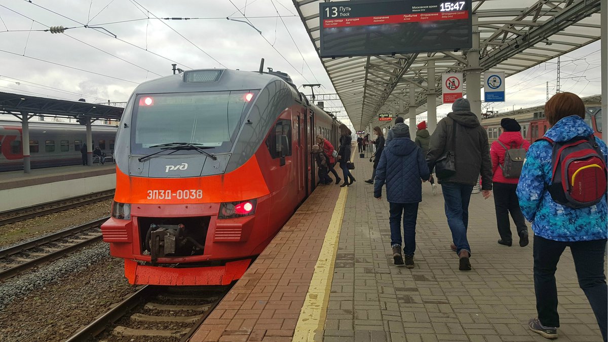 Электричка балахна нижний. Пригородные поезда Нижний Новгород. Московский вокзал Нижний Новгород электрички. Нижегородская станция электрички. Городская электричка Нижний Новгород.