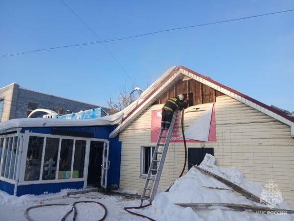 Опубликованы фото и видео с места пожара на рынке в Кстове - фото 2