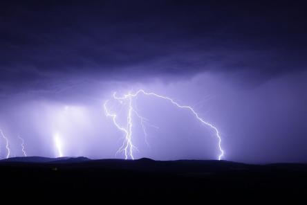 Обязательно ли отключать бытовые приборы на время грозы