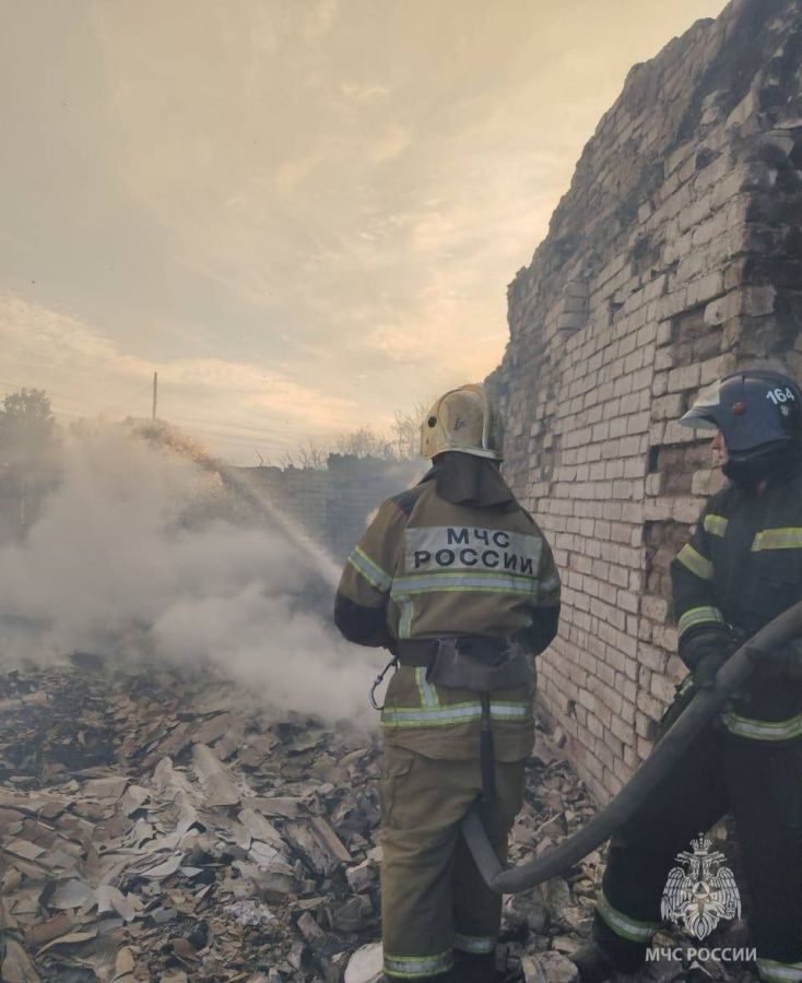 Заброшенное здание загорелось в Шатковском районе