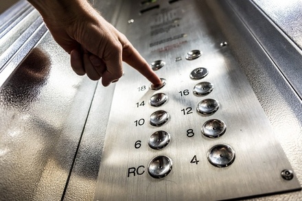 До конца года в Нижегородской области заменят 193 лифта