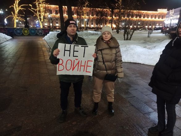 Соцсети: несколько антивоенных одиночных пикетов прошло в Нижнем Новгороде - фото 3