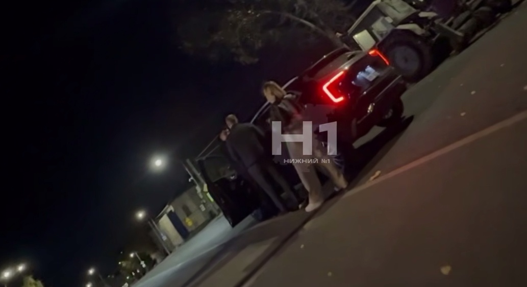 Таксист подрался с пассажиром из-за поездки с собакой в Нижнем Новгороде - фото 1