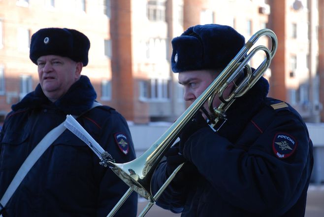 Оркестр нижегородской полиции сделал музыкальный подарок женщинам (ФОТО, ВИДЕО) - фото 14