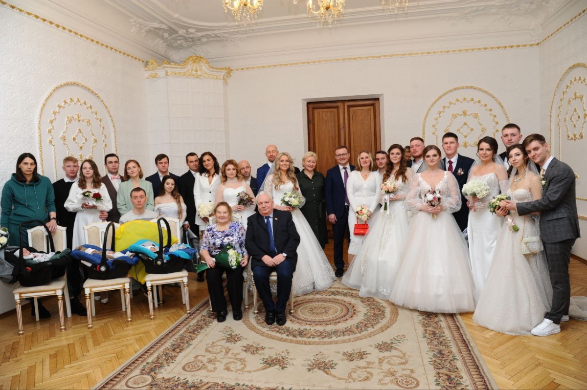 113 нижегородских пар зарегистрировали браки 24.01.24 - фото 1