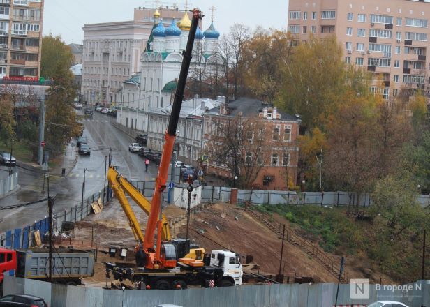 Сорванные сроки и тонна грязи: фоторепортаж со стройки террасного парка в Почаинском овраге - фото 20