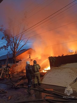 Два дома загорелись на Сортировке в Нижнем Новгороде - фото 2