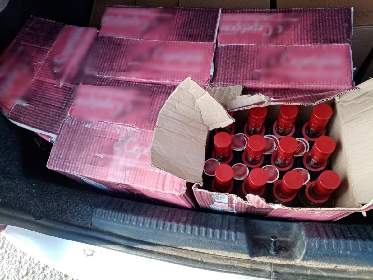 60 подозрительных бутылок с алкоголем изъяли у жителя Починок - фото 1