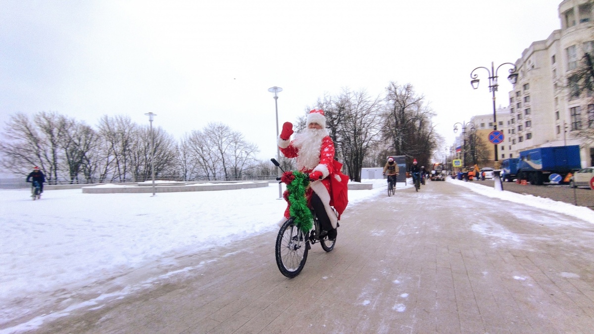 Предновогодний велопробег &laquo;Дед Мороз Дэй&raquo; прошел в Нижнем Новгороде 24 декабря - фото 1