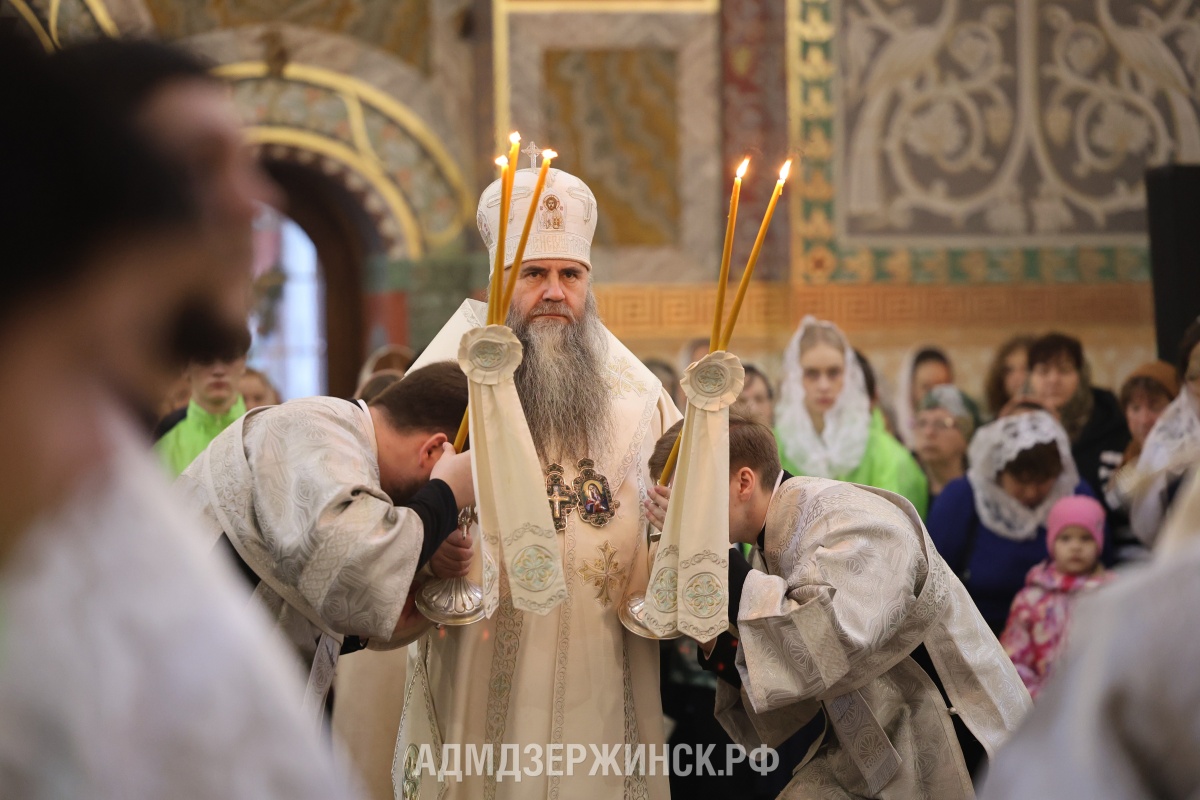 Митрополит Георгий совершил Божественную литургию в Дзержинске - фото 1