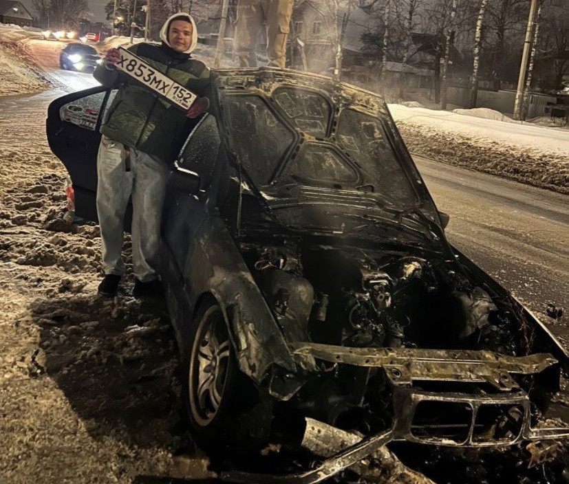 BMW сгорела дотла в Сормовском районе - фото 1