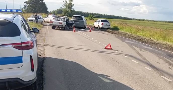 Двое мужчин пострадали в жестком ДТП в Нижегородской области - фото 1