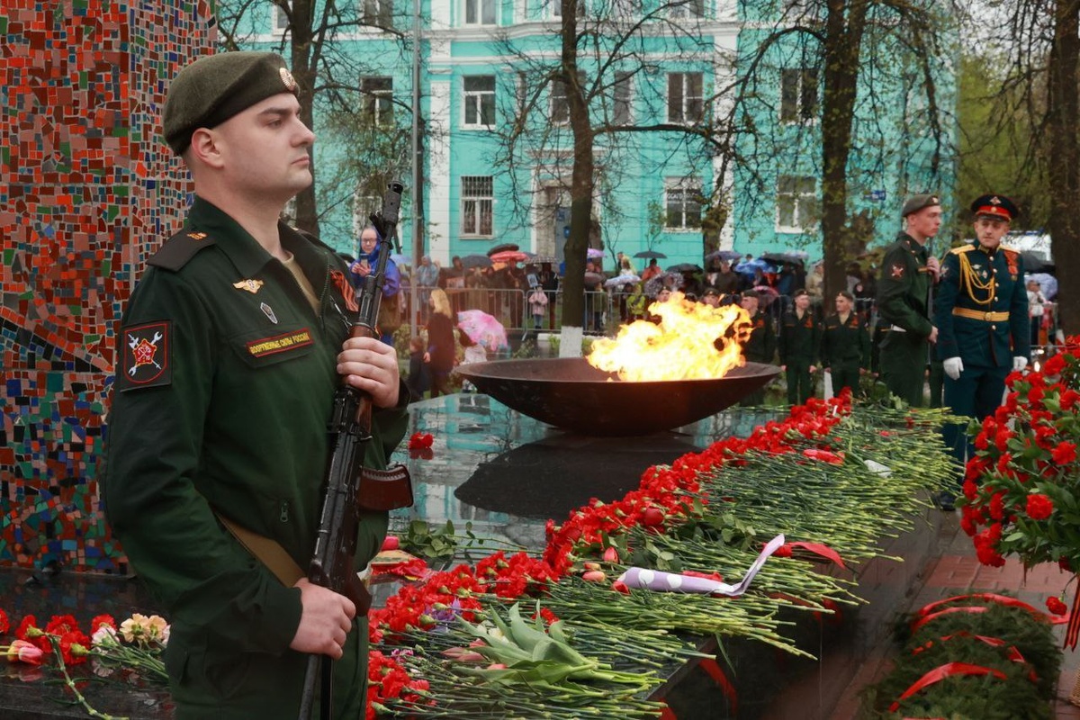 Мероприятия в честь Дня Победы проходят на площади Героев в Дзержинске 9 мая - фото 2