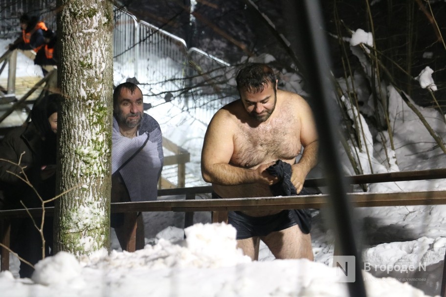 Мороз по коже: фоторепортаж с крещенских купаний в Нижнем Новгороде - фото 6