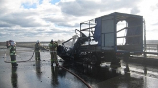 Две машины сгорели в Дзержинске 6 октября - фото 1