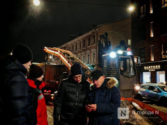 Фоторепортаж: как чистят дороги в Нижнем Новгороде после мощных снегопадов - фото 3