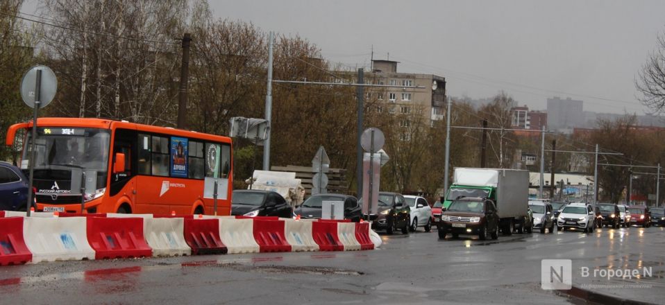 Огромные пробки возникли на перекрестке Ванеева &mdash; Сусловой в Нижнем Новгороде - фото 15
