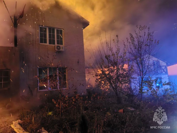 Мощный пожар вспыхнул в Нижнем Новгороде 20 октября  - фото 3