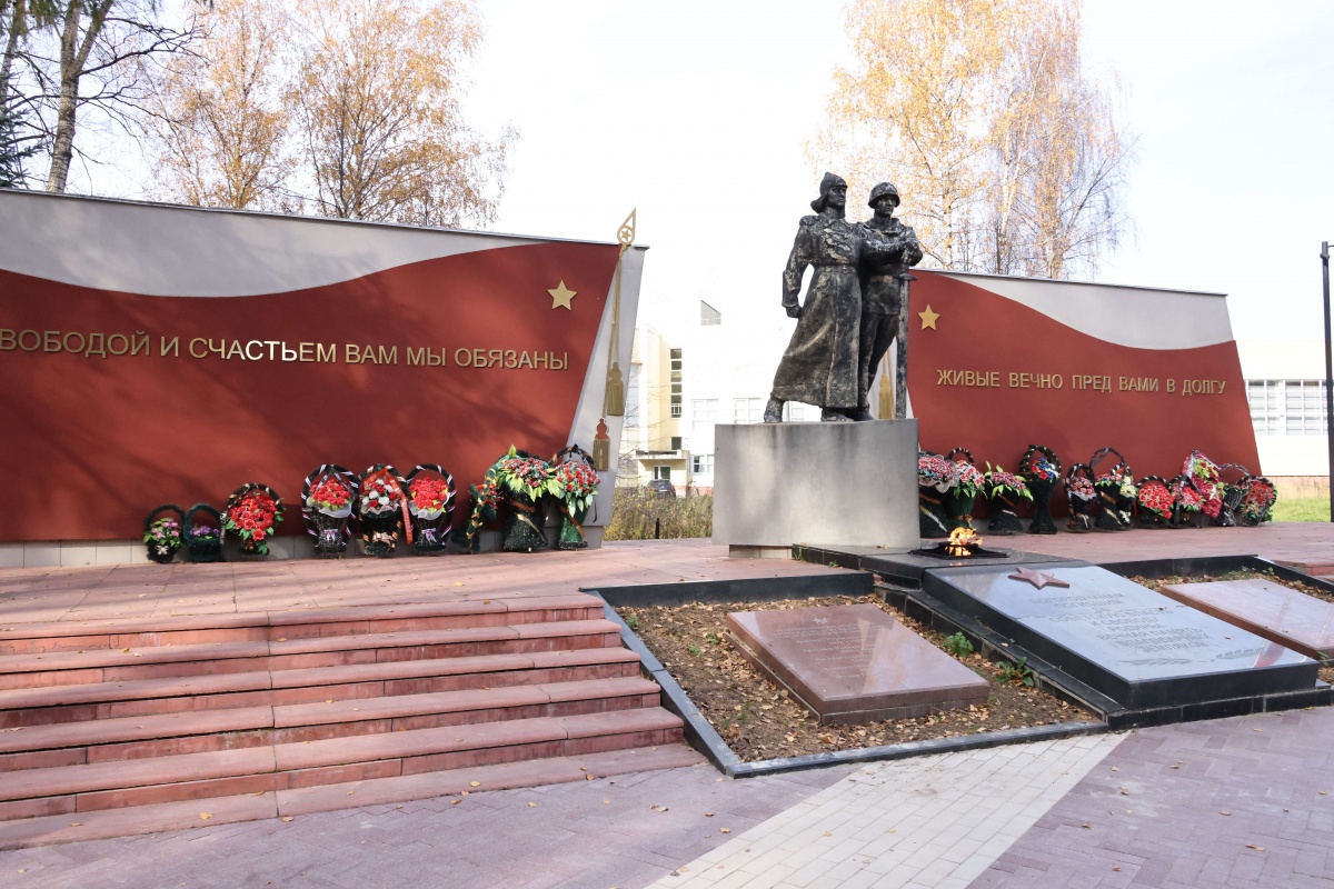 Депутаты Заксобрания оценили ход благоустройства парка в Богородске - фото 1