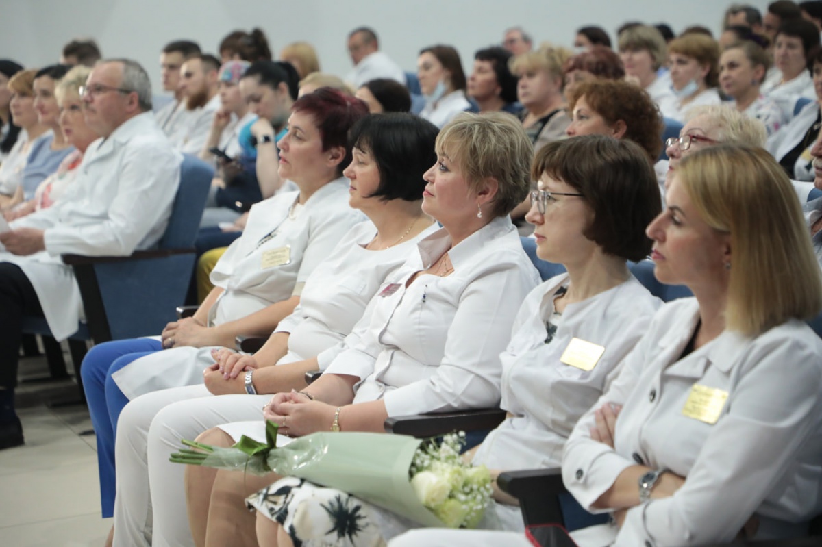 Более 100 сотрудников нижегородской больницы имени Семашко получили награды - фото 1