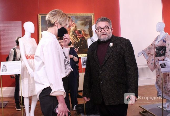 О чем рассказали платья: выставка костюмов с историей проходит в Нижнем Новгороде - фото 24