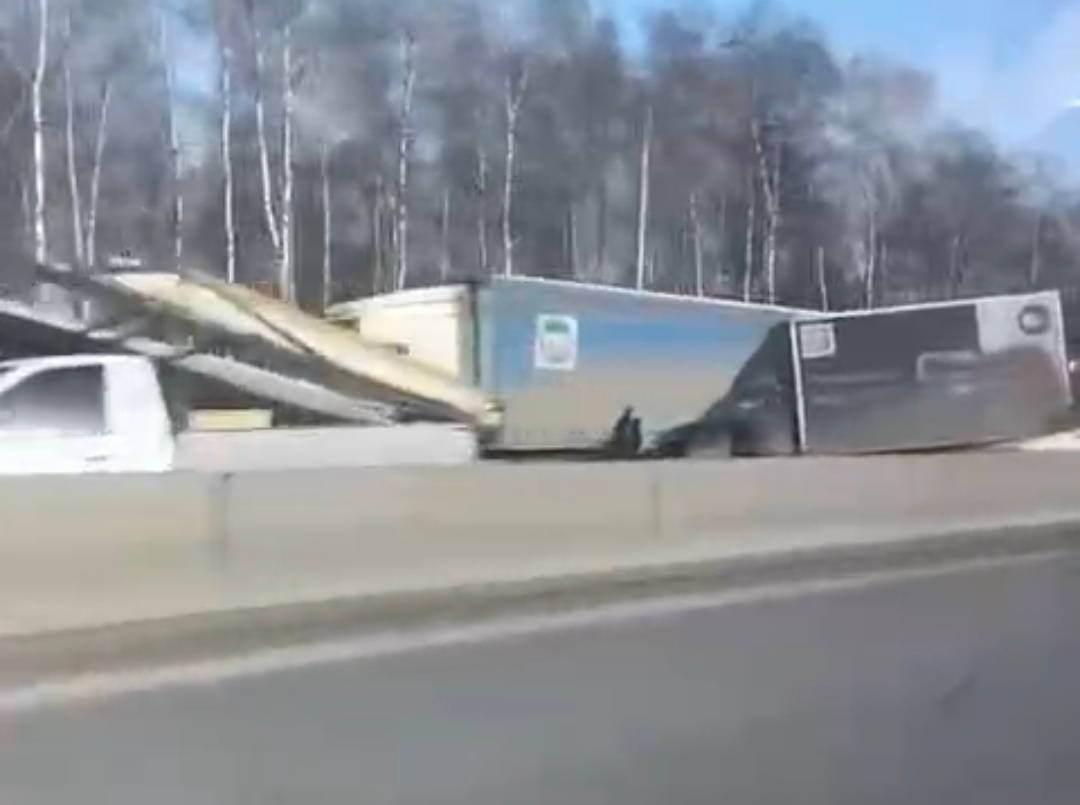 Пробка образовалась на трассе М-7 под Нижним Новгородом из-за ДТП - фото 1