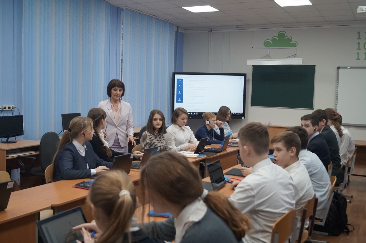 Два цифровых класса с ноутбуками-трансформерами открылись в нижегородской школе № 154 - фото 1
