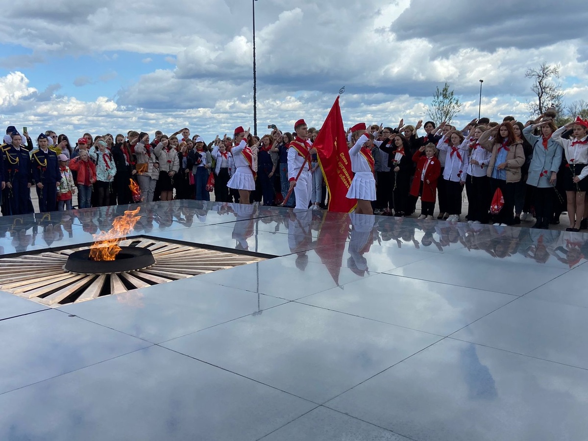 Торжественная линейка в честь 100-летия пионерии прошла в Нижнем Новгороде - фото 1