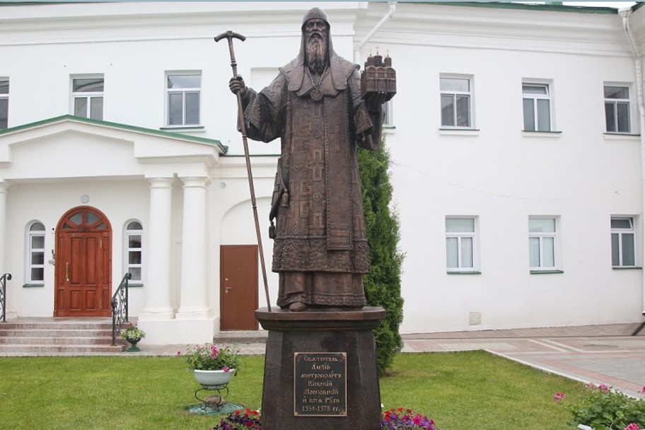 Памятник святителю Алексию установили в нижегородском Благовещенском монастыре - фото 1