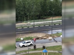 Волжскую набережную снова размыло во время дождя (ВИДЕО)