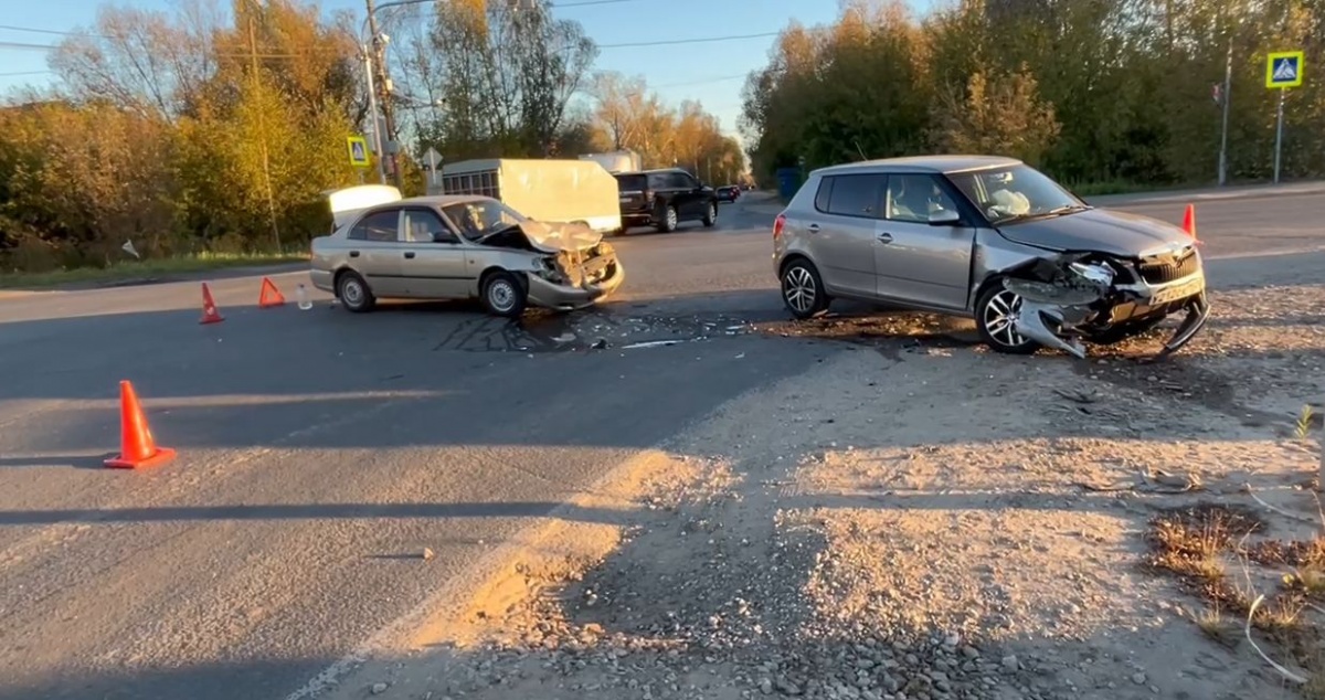 Три человека пострадали в ДТП с двумя легковушками в Нижегородской области - фото 1