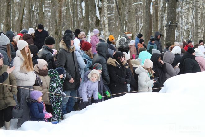 С блинами и в сугробах: как прошла Масленица в Нижнем Новгороде — фоторепортаж - фото 86