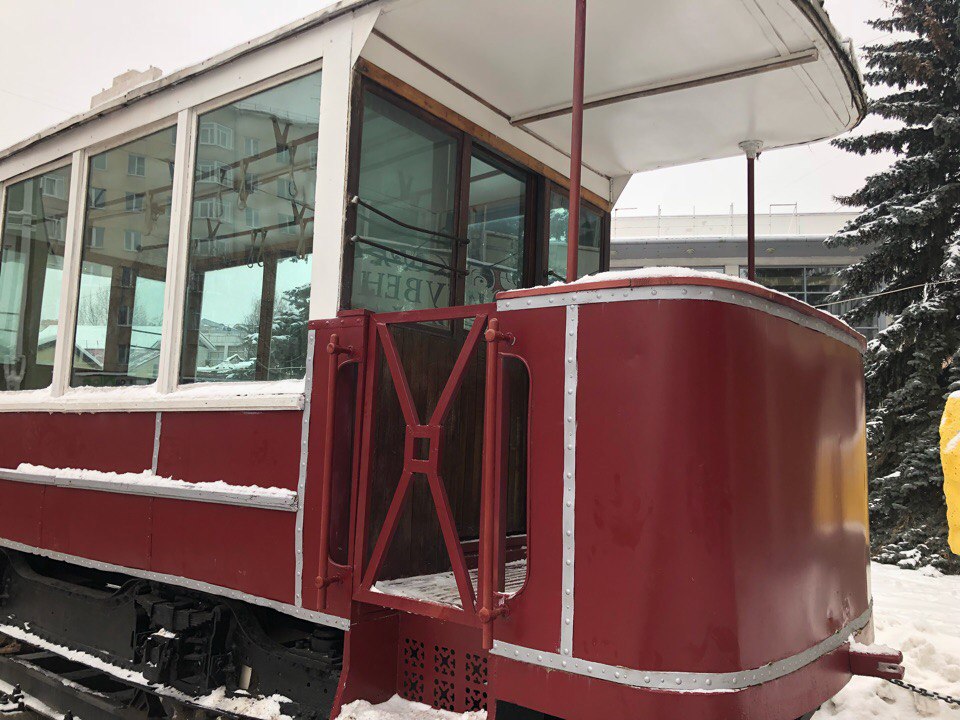 На Большой Покровской установили трамвайный вагон XIX века (ФОТО) - фото 2