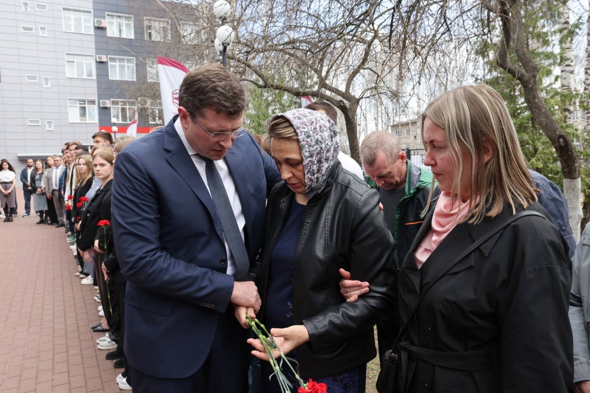 Мемориальную доску в честь участника СВО открыли в Княгинине - фото 2