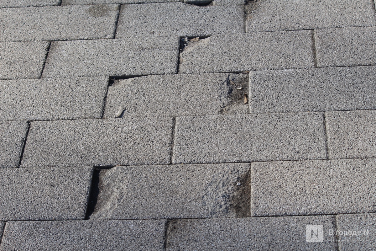 Трещит по швам: как выглядит центр Нижнего Новгорода после аномальной зимы — фоторепортаж - фото 14