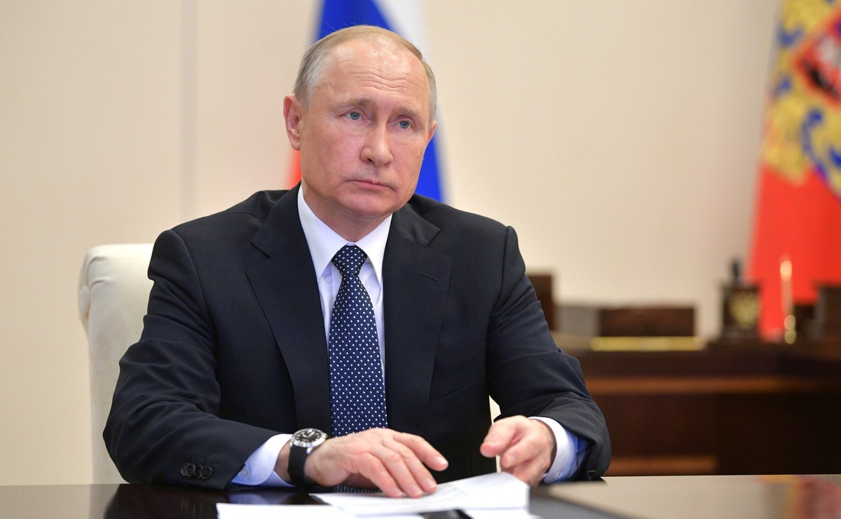 Путин сообщил о дополнительных выплатах для врачей, работающих с больными коронавирусом
