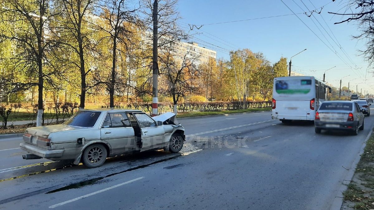 Легковушка столкнулась с автобусом в Дзержинске