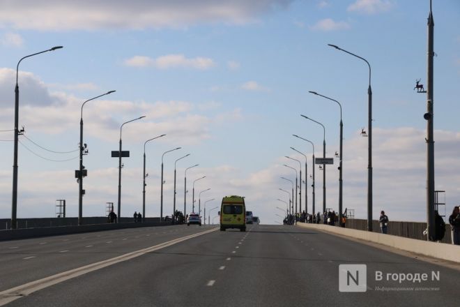 Шли Крестным ходом и ели гигантский кулич: как прошла Пасха в Нижнем Новгороде — фоторепортаж - фото 17